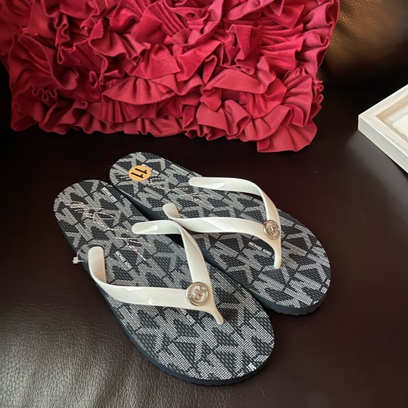 Michael Kors flip flop size 11 brand new color in navy And white - Picture 2 of 7